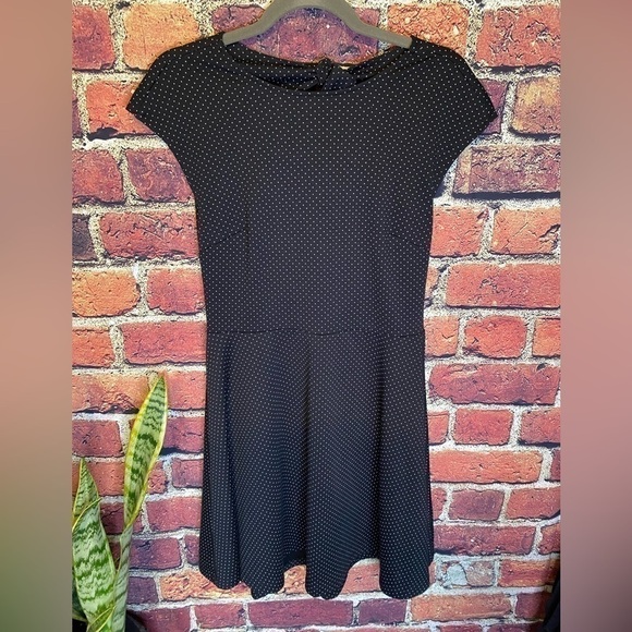 Gap Black Fit & Flare Skater Dress with Open Back with Bunny Tie Size 8 - Picture 3 of 10